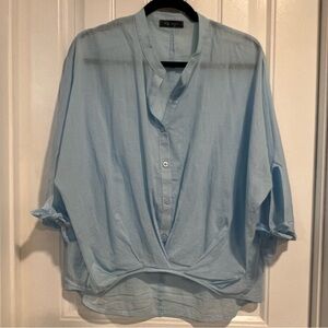 KLd Women's Sky Blue Lightweight Cotton‎ Button Down Gathered Shirt. Medium.